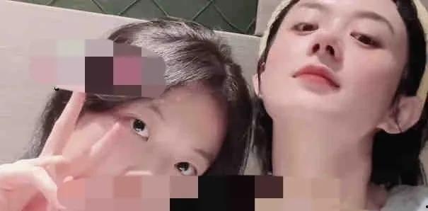 小鞠吃瓜的照片,萌态十足，网友直呼可爱到爆