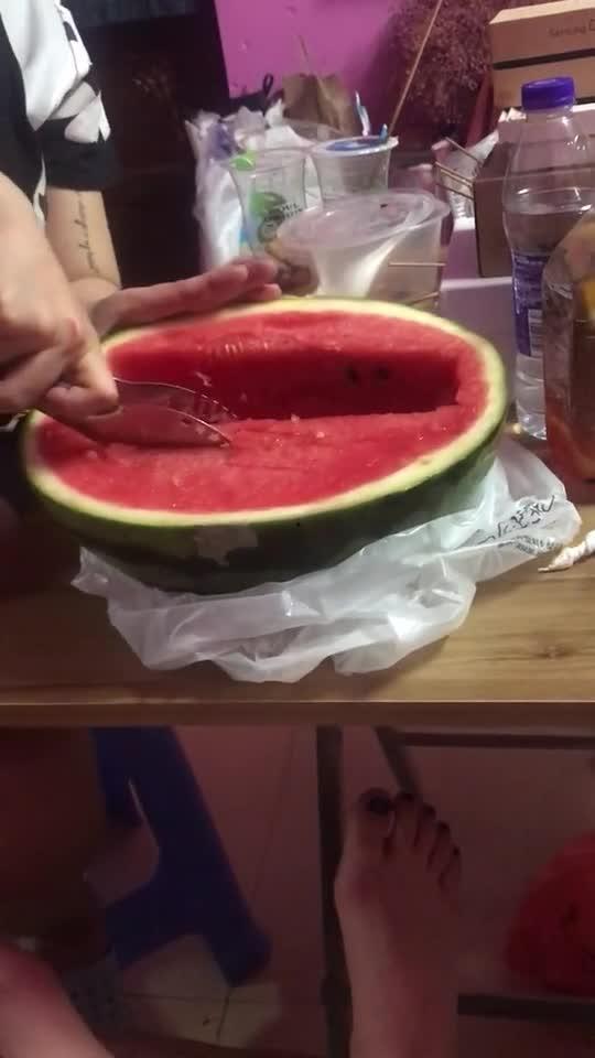 宿舍闹鬼吃瓜,吃瓜群众揭秘灵异真相