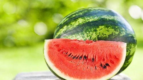 吃瓜是不是吃西瓜,揭秘“吃瓜”一词的西瓜起源